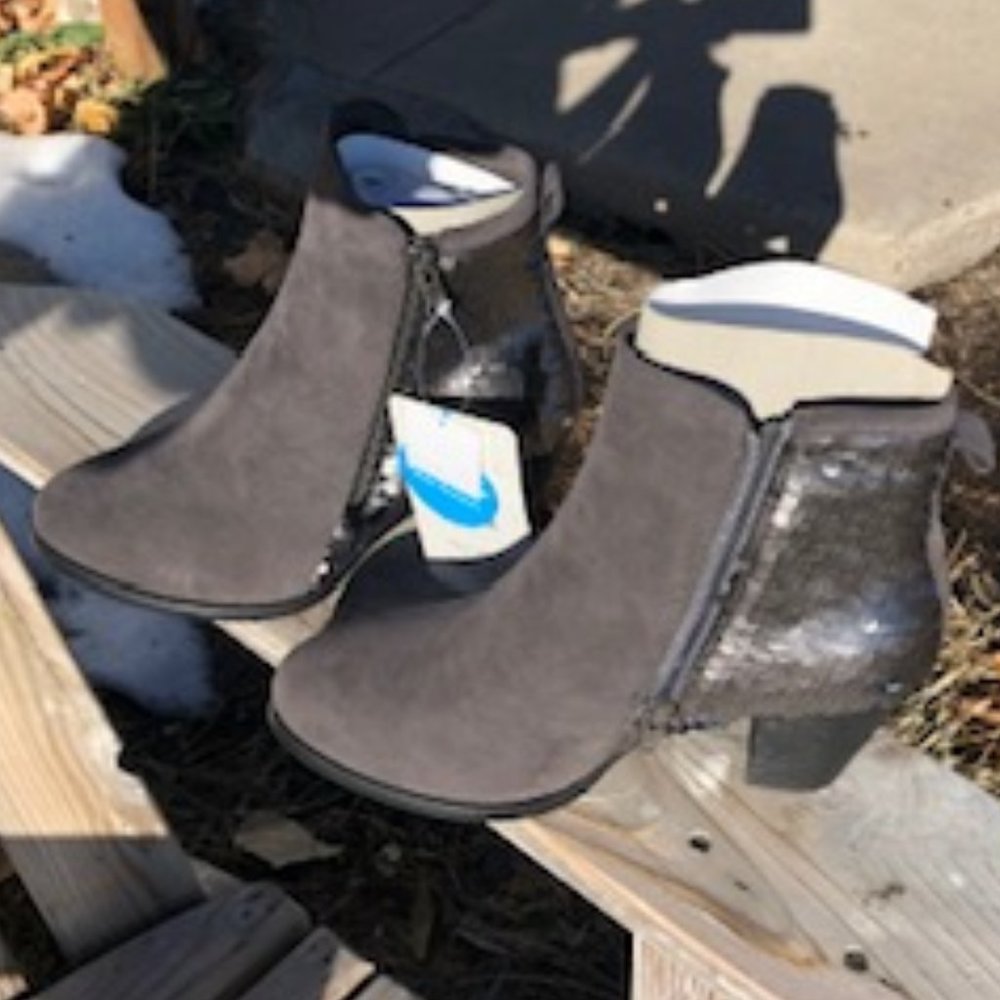 New Muk Luk Booties Grey Sequence Size 9